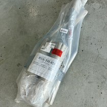 Imparts nieuwe uitlaat in verpakking voor Triumph TR6.JPG